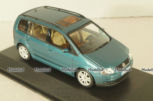 Volkswagen Touran 2003, light green, Minichamps 1:43