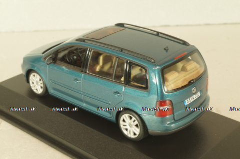 Volkswagen Touran 2003, light green, Minichamps 1:43