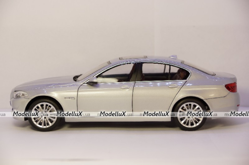 BMW 550i F10 sedan 2010 1:18