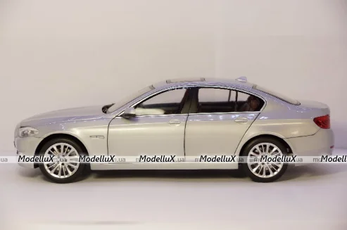 BMW 550i F10 sedan 2010 1:18