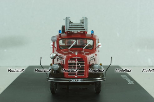Ford Cortina MkIII 2000GT dark blue/mattblack 1973, Vanguards 1:43