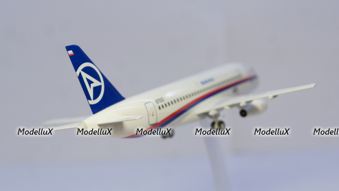 СУ-100 Sukhoi Superjet 100 собранная модель самолета, Herpa 1:200