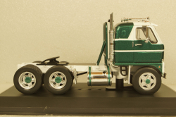 International Harvester DCOF-405 towing vehicle 1959 greenmetallic/white, TR112, IXO 1:43