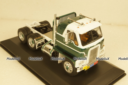 International Harvester DCOF-405 towing vehicle 1959 greenmetallic/white, TR112, IXO 1:43
