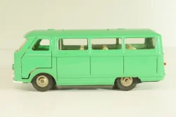 Раф-977 Латвия, зеленый, раннй, з-д Арсенал, г. Ленинград 1:43