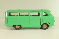 Раф-977 Латвия, зеленый, раннй, з-д Арсенал, г. Ленинград 1:43