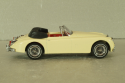 Jaguar XK150 Drop Head Coupe 1957, cream, DY036/A, Dinky 1:43