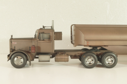 Peterbilt 281 with semi trailer fuel tanker 1955, from movie Duel, rusty, TTR038, IXO 1:43