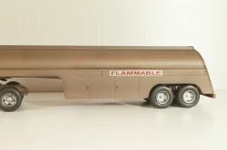 Peterbilt 281 with semi trailer fuel tanker 1955, from movie Duel, rusty, TTR038, IXO 1:43