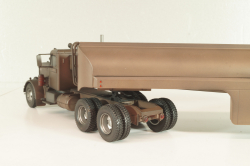 Peterbilt 281 with semi trailer fuel tanker 1955, from movie Duel, rusty, TTR038, IXO 1:43