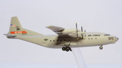 Антонов АН-12 /Antonov AN-12 USAF "305th Airlift Wing ВВС Америки, 554978 Herpa 1:200