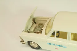 Москвич-412 А2, Медпомощь, белый, капот 2 зажима, Тантал/Радон 1:43