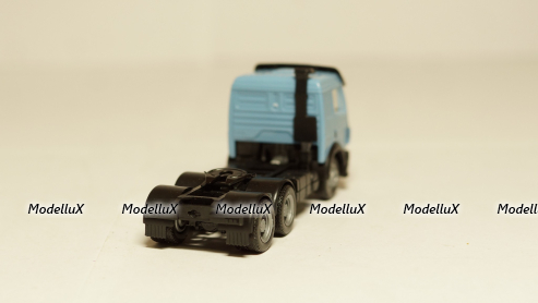 Мercedes тягач голубой, КУМ 058 1:87