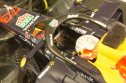 Red Bull Racing Honda RB16B, Max Verstappen Winner Emilia Romagna GP 2021 Formula 1, Minichamps 1:18