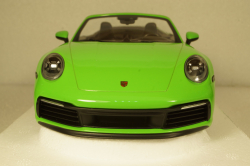 Porsche 911 (992) Carrera 4S 2019 green, Minichamps 1:18