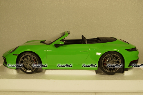 Porsche 911 (992) Carrera 4S 2019 green, Minichamps 1:18