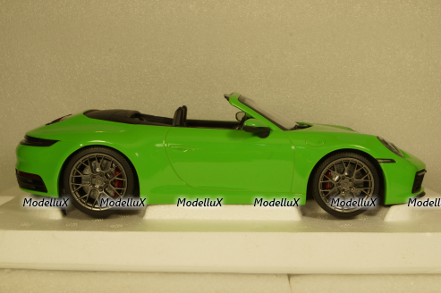 Porsche 911 (992) Carrera 4S 2019 green, Minichamps 1:18