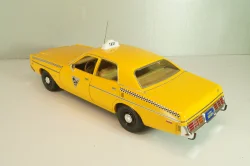 Dodge Monaco Taxi 1978, from movie Rocky III, yellow, 19111, Greenlight 1:18 Уценка!