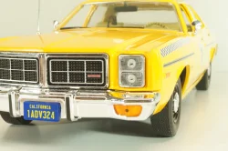 Dodge Monaco Taxi 1978, from movie Rocky III, yellow, 19111, Greenlight 1:18 Уценка!