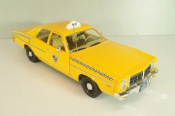 Dodge Monaco Taxi 1978, from movie Rocky III, yellow, 19111, Greenlight 1:18 Уценка!