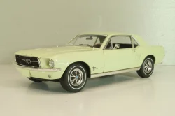 Ford Mustang 1967, light green 13663, Greenlight 1:18
