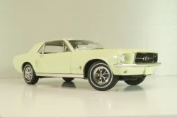 Ford Mustang 1967, light green 13663, Greenlight 1:18