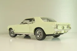 Ford Mustang 1967, light green 13663, Greenlight 1:18