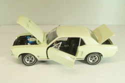 Ford Mustang 1967, light green 13663, Greenlight 1:18