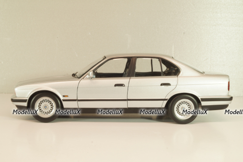 BMW 535I (E34) 1988 silver metallic, 100023004, Minichamps 1:18