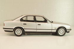 BMW 535I (E34) 1988 silver metallic, 100023004, Minichamps 1:18