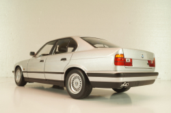 BMW 535I (E34) 1988 silver metallic, 100023004, Minichamps 1:18