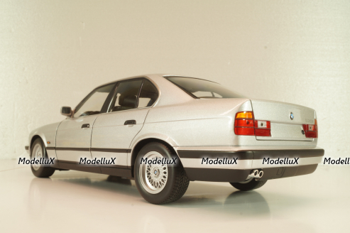 BMW 535I (E34) 1988 silver metallic, 100023004, Minichamps 1:18