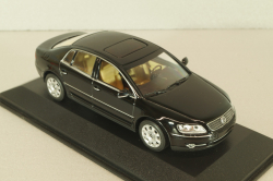 Volkswagen Phaeton 2002, black, Minichamps 1:43