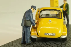 BMW Isetta 250 Deutsche Post 1955, with two figuren and mail box yellow, 006726, Schuco 1:43