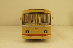 Зиу-9 (682Б) троллейбус 1972, бежевій, SSM4001, SSM 1:43