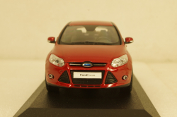 Ford Focus 5-door, red metallic 2011, Minichamps 1:43