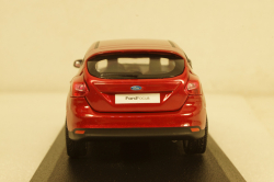 Ford Focus 5-door, red metallic 2011, Minichamps 1:43
