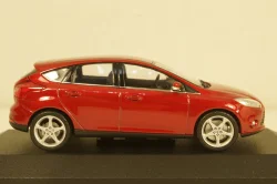 Ford Focus 5-door, red metallic 2011, Minichamps 1:43