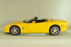 Chevrolet Corvette (C5) Convertible 2000, yellow, 21045, UT Models 1:18