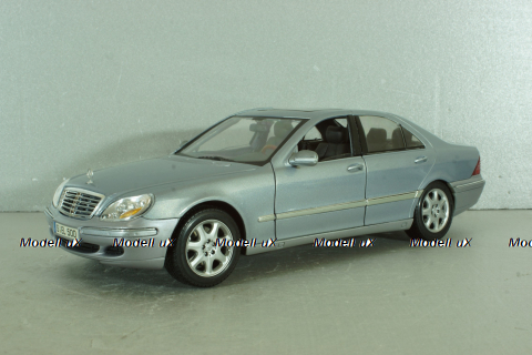 Mercedes S500 (W220) 1998, light blue, Maisto 1:18
