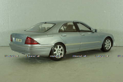 Mercedes S500 (W220) 1998, light blue, Maisto 1:18