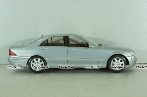 Mercedes S500 (W220) 1998, light blue, Maisto 1:18