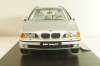 BMW 5er Serie (E39) Touring 1998, silver, T9-1800390, Triple 9 1:18