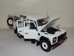 Land Rover Defender 110 Station Wagon 1:18 