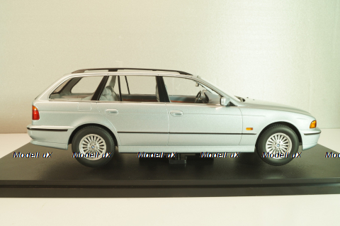 BMW 5er Serie (E39) Touring 1998, silver, T9-1800390, Triple 9 1:18