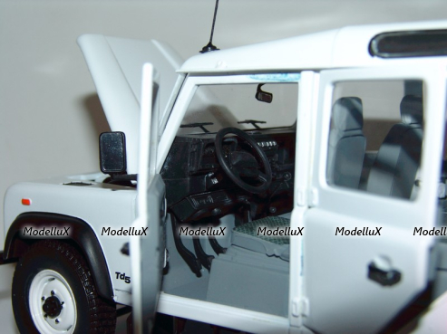 Land Rover Defender 110 Station Wagon 1:18 