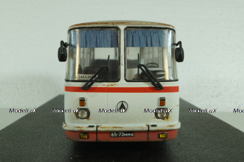 Лаз-695Н, бело-красный, Improved Models 1:43