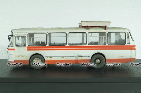 Лаз-695Н, бело-красный, Improved Models 1:43