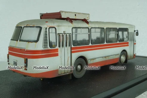 Лаз-695Н, бело-красный, Improved Models 1:43