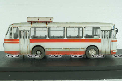 Лаз-695Н, бело-красный, Improved Models 1:43